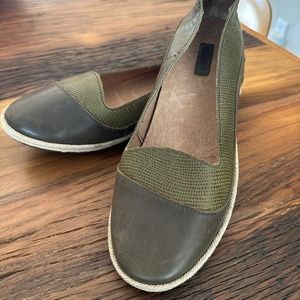 Olukai LINO Leather Olive Green Slip On Loafers Womens Size 6